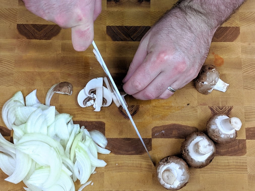Slicing garlic cloves