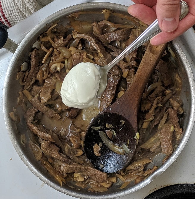 Adding sour cream to the stroganoff