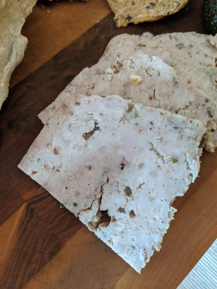 Slicing the country p&acirc;t&eacute; with a sharp knife