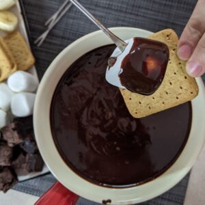 Chocolate fondue with marshmallows and graham crackers