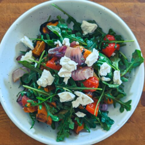 Grilled vegetables with arugula and goat cheese